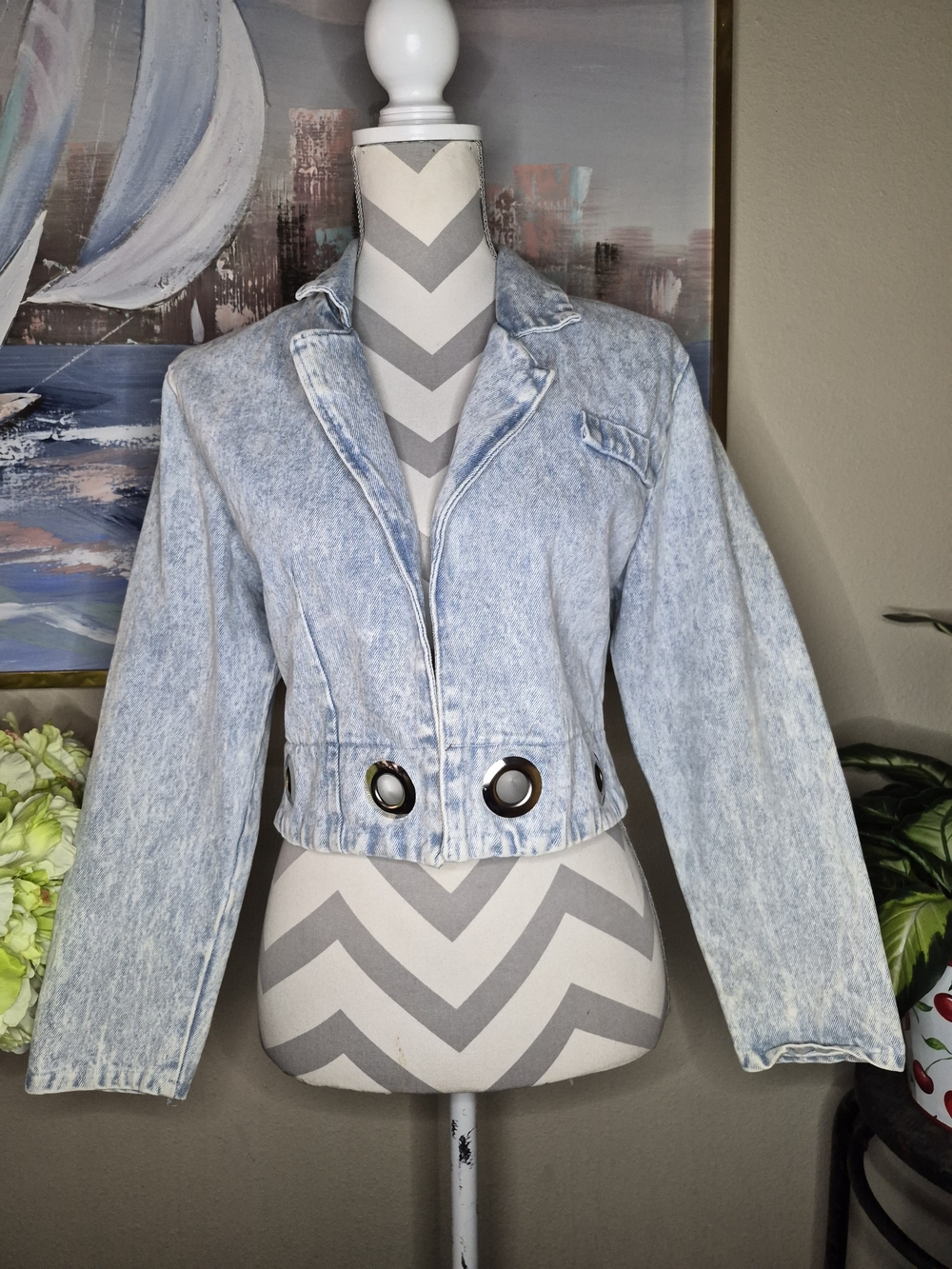 Vintage Patty Light Blue Acid Wash Cropped Denim Jacket with Metal Grommets